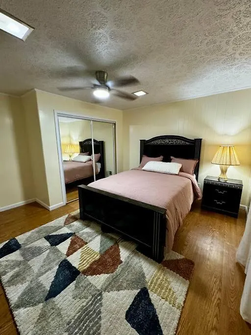 Сasa de vacaciones Spacious House In Highview Louisville
